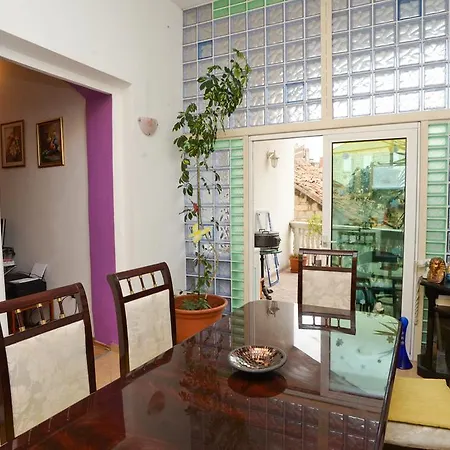 Apartment Epicenter *